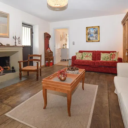 1 Bedroom Lovely Apartment In Ciamannacce Apartment *