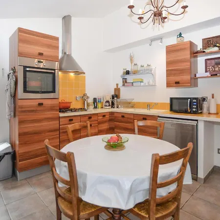 Apartment Cozy In With Kitchen