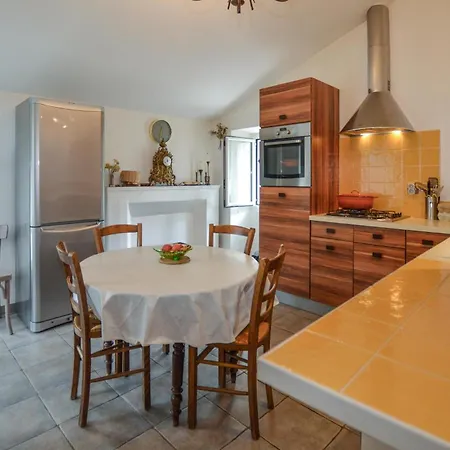 Apartment Cozy In With Kitchen *